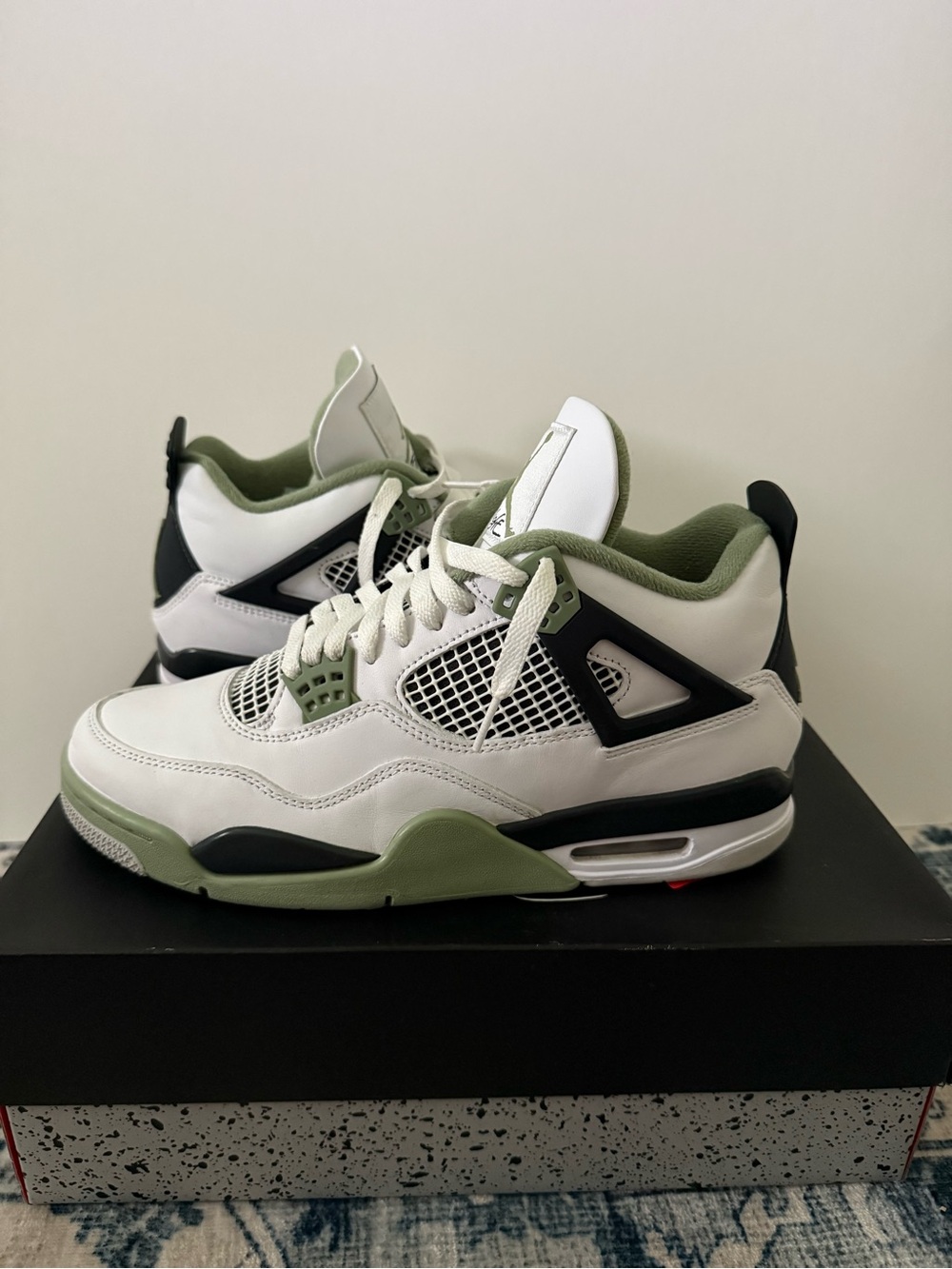 Jordan 4 Retro ‘Seafoam’ Size 10.5 Woman/9 Men